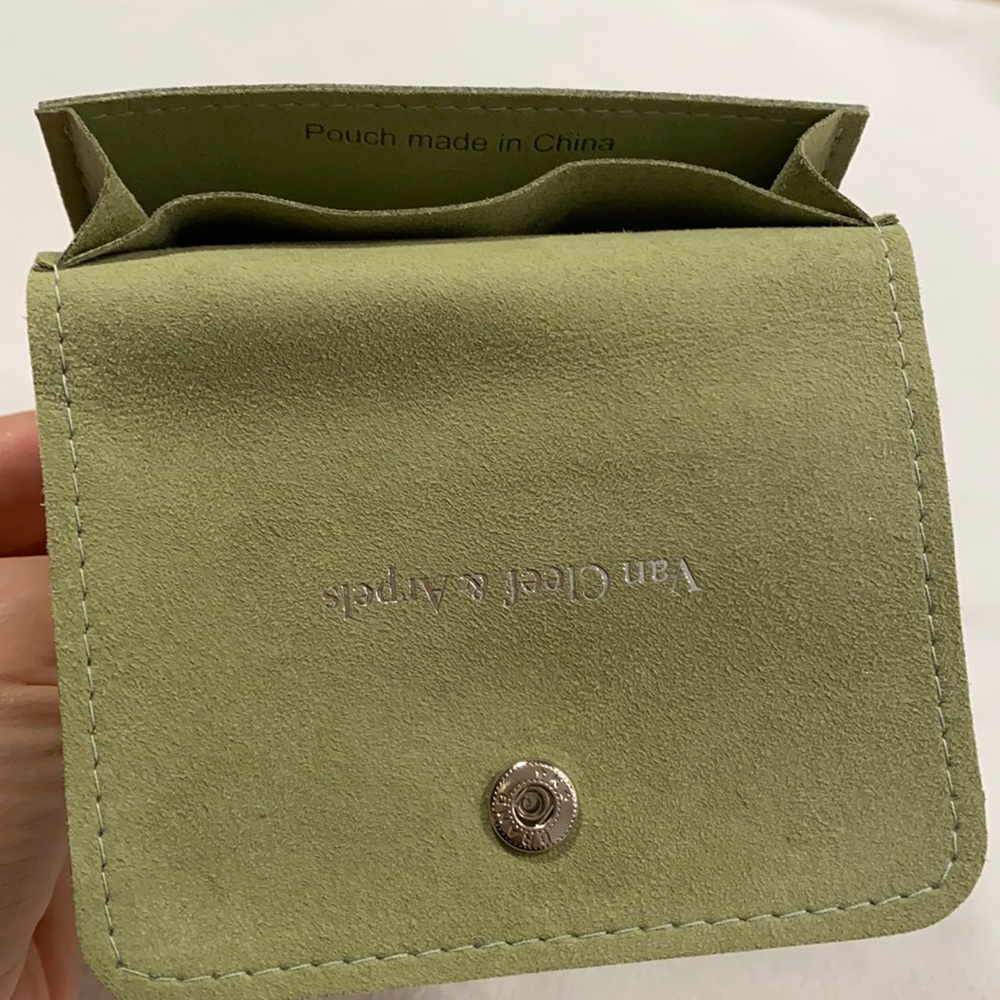 Sold out!Van Cleef pouch for necklaces